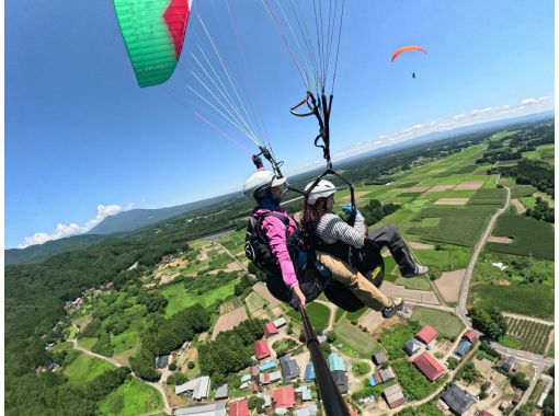 [Tochigi/Nasu Kogen] Safe even for the first time! Tandem flight experience! ! Take a walk in the air with a professional tandem pilot! !の画像