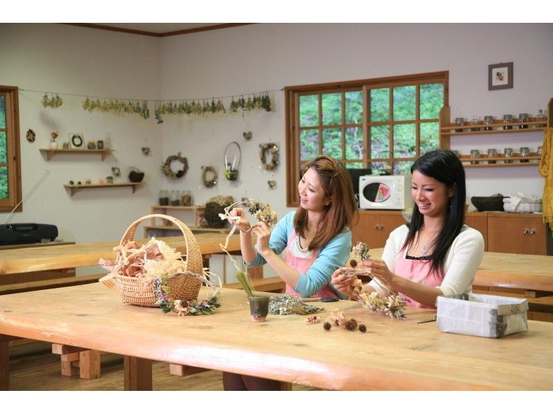 【三重県・伊賀市】ハーブクラフト体験~ハーブを使って創作しよう!季節毎にハーブのアレンジを楽しめる!