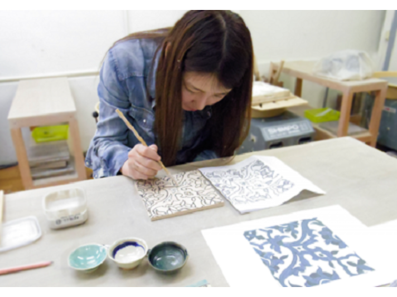 神奈川 横浜市 日本で珍しいタイル作り ペルシャタイル陶芸体験 表札 時計の文字盤になります アクティビティジャパン