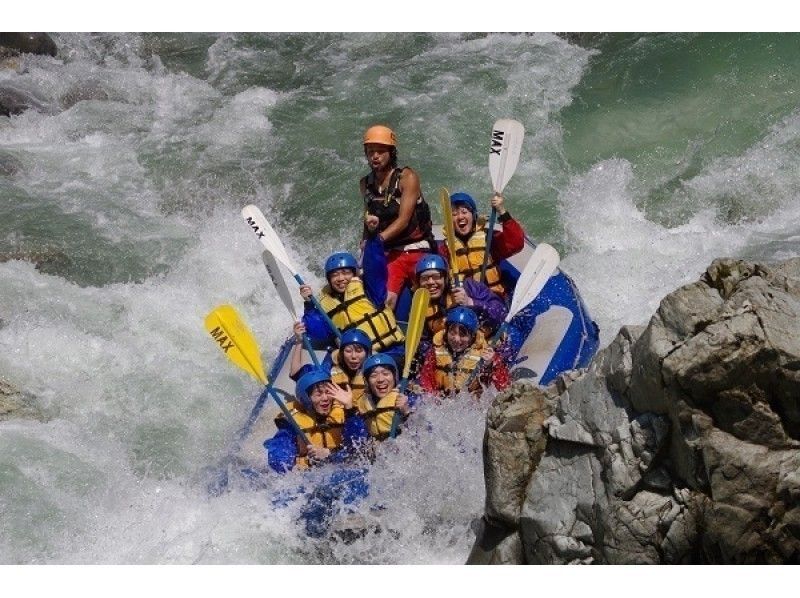 Spring only! Torrent degree MAX! [Minakami / Rafting 1-day tour] Enjoy the super long course