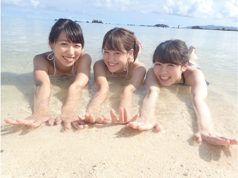 【学生応援3名以上で】インスタ映え抜群!神秘幻の島上陸&カラフル珊瑚シュノーケリング(半日コース)
