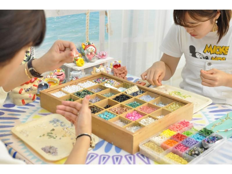 沖縄 那覇 アクセサリー作り体験 天然石 貝殻などを使ってオリジナルアクセサリーを製作しよう アクティビティジャパン
