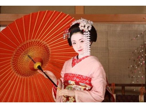 [京都]体验由老字号和服店生产的大型舞妓和艺妓！の画像