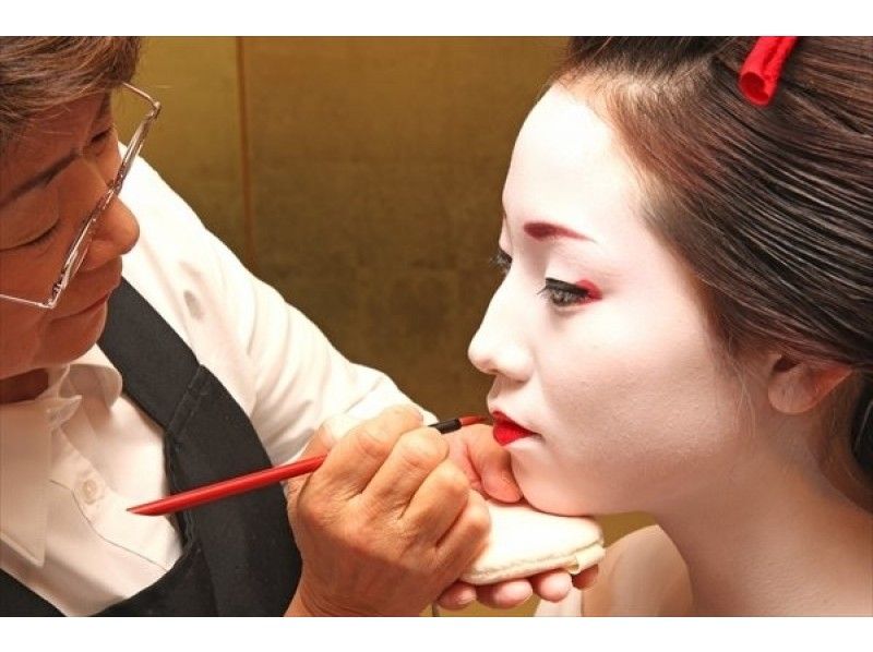 【京都・東山区】老舗呉服店にて本格的な舞妓／芸妓体験（着付けから撮影まで！）