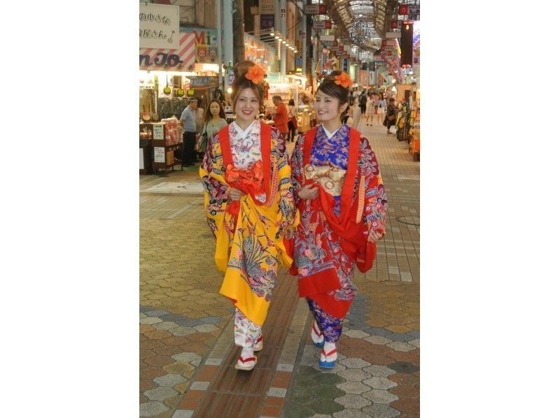 【沖縄・琉装レンタル】華麗な琉装でぶらり散策！ ちゅらさん歩3時間コース