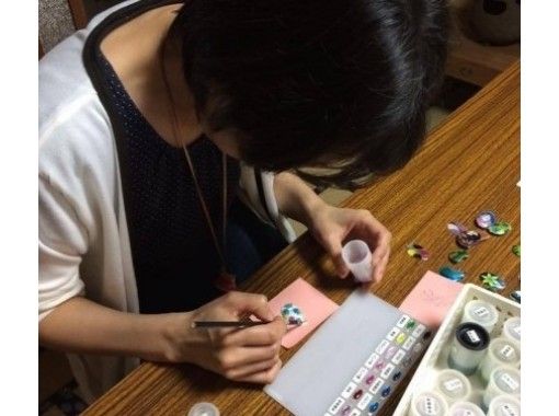 [Kyoto/Higashiyama] Experience Kyoto's traditional craft "Kyo Cloisonné"! Let's make pendants and brooches! (Discount available for high school students)の画像