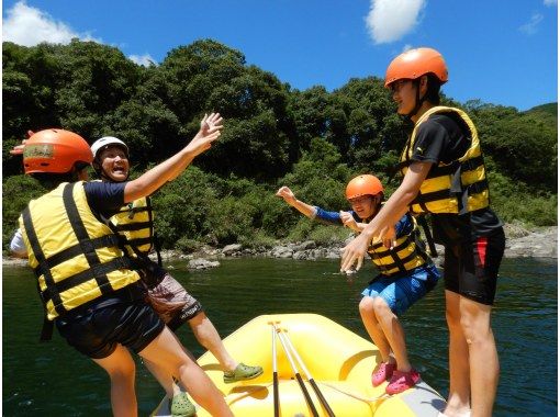 [Shimantogawa] Great Adventure in Japan last clear stream! Leisurely rafting tourの画像
