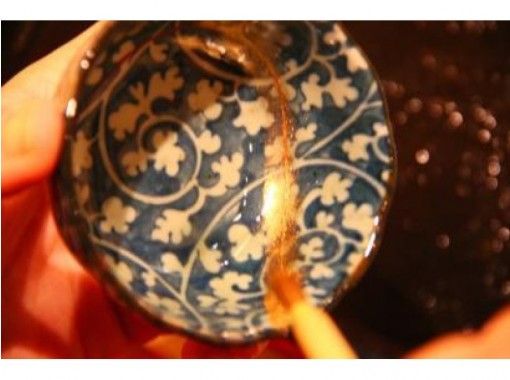 [Tokyo・Omotesando] KINTSUGI(Gold splicing) experience wearing "Samue". Enjoy Japanese traditional crafts!For foreign tourists! Immediately from the station!の画像
