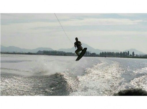 Laugh wakeboarders