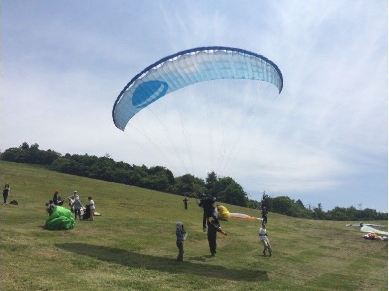 【静岡・朝霧高原】自分の足で飛び立とう！パラグライダーゴーゴーパラ体験！初心者オススメ！