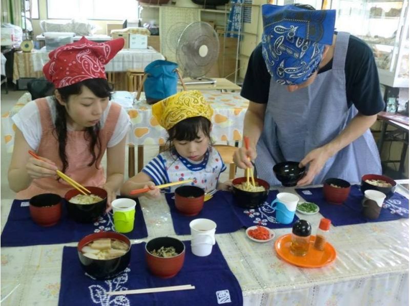 【沖縄・宜野座】郷土料理！沖縄そばを作ろう！