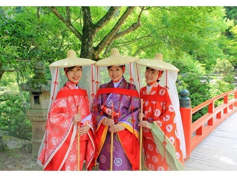 【広島・宮島】女子旅に人気！平安時代のおでかけスタイルに変身＆宮島観光[平安壺装束プラン]