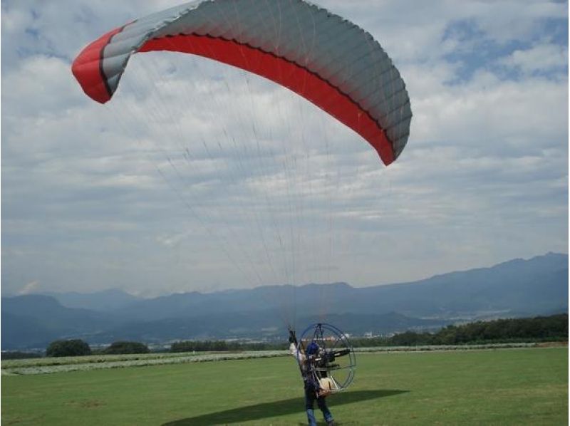 [กุมมะ/ Numata] ประสบการณ์การเล่นพาราไกลด์ดิ้ง(Paragliding)"เที่ยวบิน 1 วัน" แนะนำสำหรับผู้ที่ไม่พอใจในครึ่งวัน! โอเคจากอายุ 15 ปี!の紹介画像