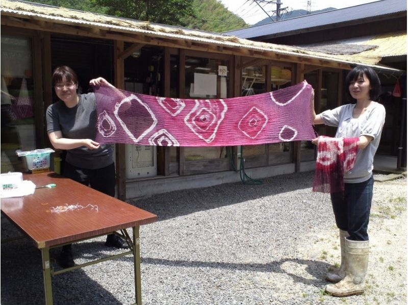 [후쿠오카· 아키즈키] 마을의 모습이 남아있는 작은교토· 아키즈키에서 초목 염색에 도전하자 "마 혼방 머플러 '단체도 환영 · 4 세에서 체험 할 수 있습니다!の紹介画像