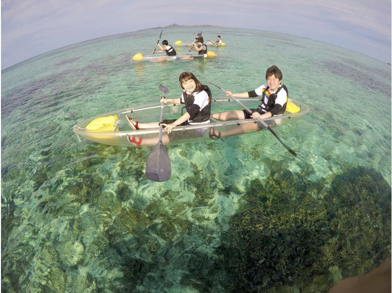 [Okinawa / Bise] Let's start rowing with a transparent kayak ♪ A clear kayak experience recommended for families! !!の紹介画像