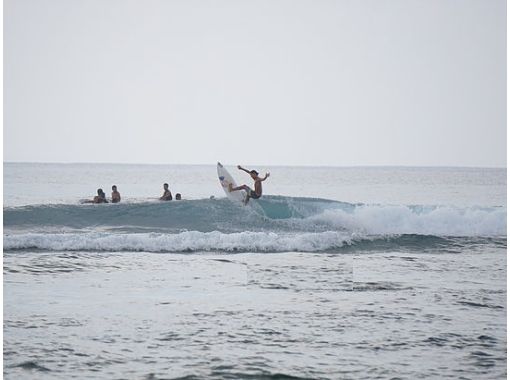 【沖縄・南部】極めたい人へ。マンツーマンのサーフィンプライベートコースの画像