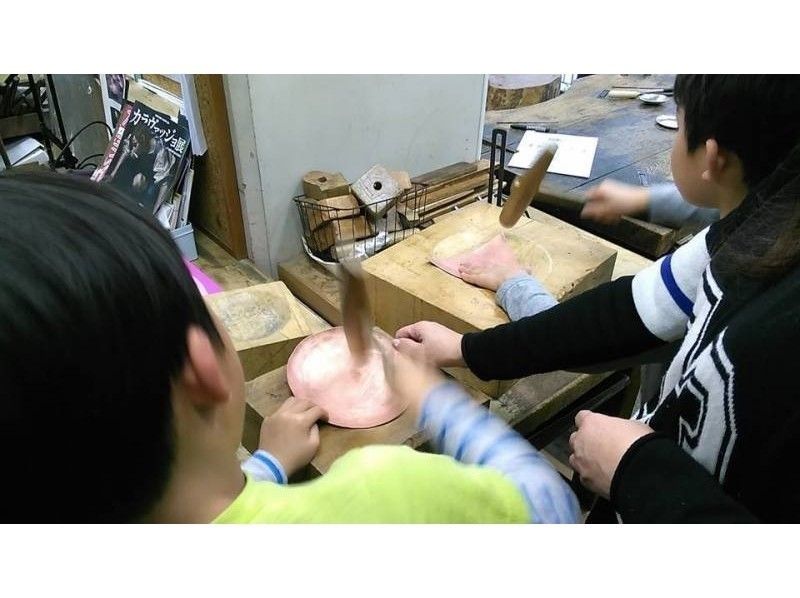 【東京・23区】アーティスのクリエイティブコース　鍛金技法で「銅皿」作りに挑戦！