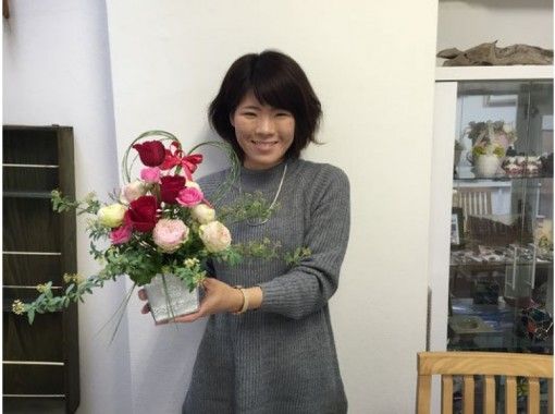【Kyoto · Shimogyo-ku】 Experience flowering arrangement using seasonal flowers 【European Ikebana】!の画像