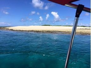 【沖縄/沖縄市(コザ)・北谷・宜野湾】プライベート空間をたっぷり独占!? 無人島ツアー(1日コース)の画像