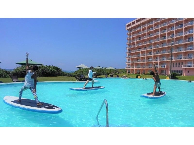 【沖縄・宮古島】初心者もOK。プールで気軽に体験できる[SUPヨガ]