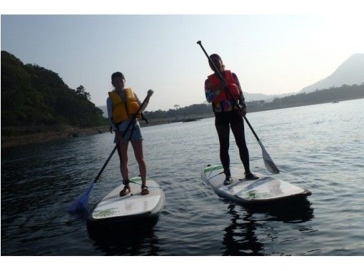 【 Shizuoka / Numazu / Izu】 Summer term limited plan. Morning Sun 1 hour experience the morning SUP while looking at theの画像