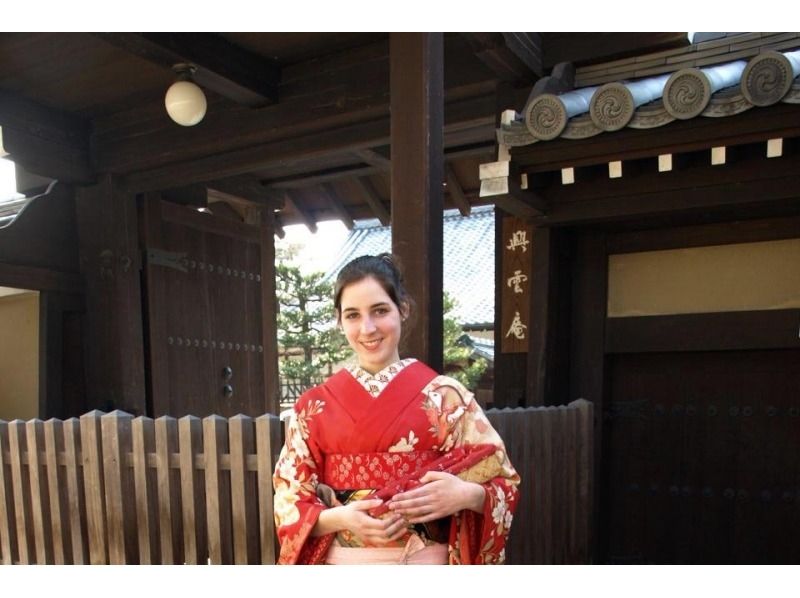 【京都・祇園四条駅から徒歩3分】衣裳だけ、舞妓さんの気分が味わえる〈舞妓着物プラン〉の紹介画像