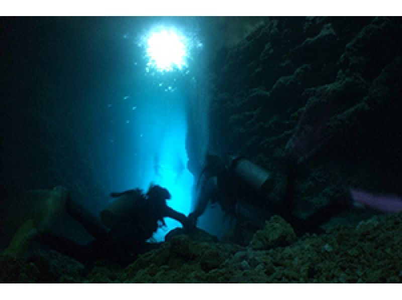[沖繩那霸粉絲潛水]主島（藍色洞穴萬座方向）FUN跳水の紹介画像
