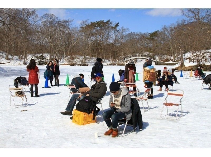 【北海道・函館】冬の定番体験！大沼国定公園で氷上わかさぎ釣り～駅から徒歩5分！手ぶらOK！