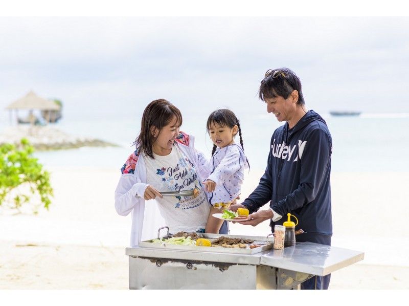 【恩納村/西海岸】ランチでも夕食でもOK! ビーチそばのコテージでバーベキューを!