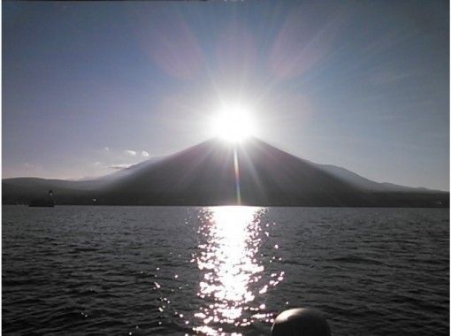 【山梨・山中湖】季節限定！観光クルージング～船からダイヤモンド富士を鑑賞してみよう！（約2０分）の画像