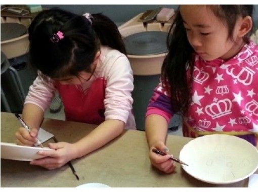[Ceramics experience in Nara city] Challenge to make original tableware with "painting experience" where you draw your favorite words and pictures on unglazed potteryの画像