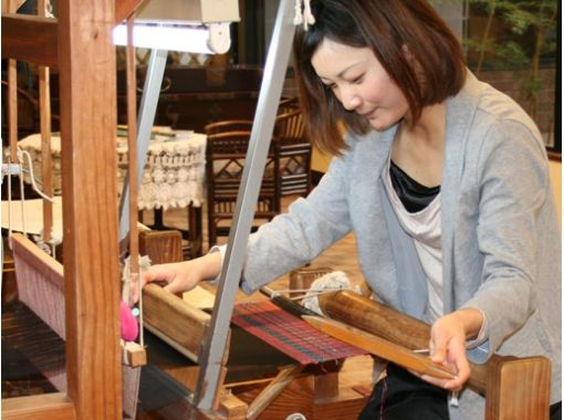 【鹿児島県・鹿児島市】奄美大島の特産品「大島紬」を手織り機で作ろう！の画像