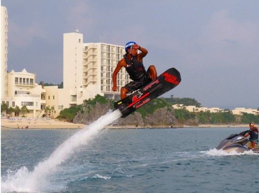 沖縄 本部 美ら海水族館近く ヨコノリ系 ホバーボード体験 パラセーリング マリンパック３ アクティビティジャパン