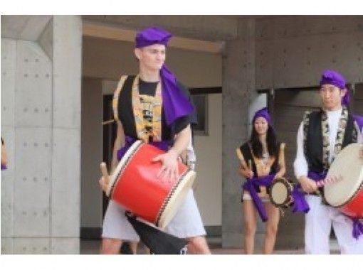 沖縄 恩納村 地元青年会と一緒に伝統的な エイサー体験 地元の方の模範演技も見学 アクティビティジャパン 沖縄 恩納村 地元青年会と一緒に伝統的な エイサー体験 地元の方の模範演技も見学 アクティビティジャパン