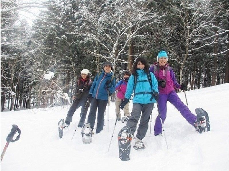 【富山・立山山麓】ガイドの丁寧なサポートで初めての方も安心！スノーシュー体験