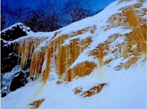 Fukushima / Urabandai Snowshoe Experience │ การจัดอันดับยอดนิยมของทัวร์เดินป่าบนภูเขาหิมะที่มีเป้าหมายไปที่ Yellow Falls และ Goshikinuma
