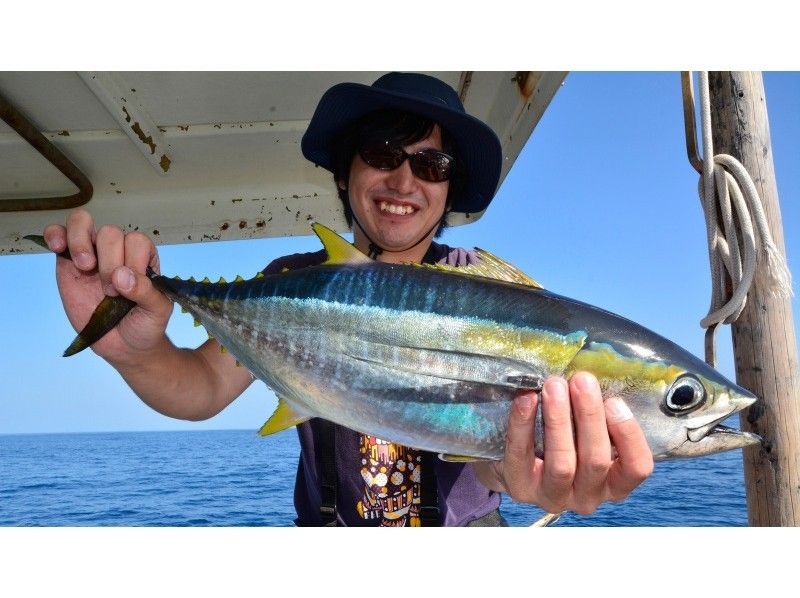 【沖縄・美ら海】手ぶらでOK♪マグロ釣りツアー!釣った魚は港で食べれます☆【特典付き】