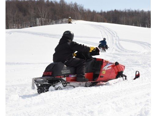 [Hokkaido, Tokachi] Let's run through the ranch like Tokachi! Snowmobile open ride!の画像