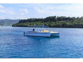 【沖縄・北部エリア/名護/本部/瀬底島】カタマランボートDAYクルージングの画像