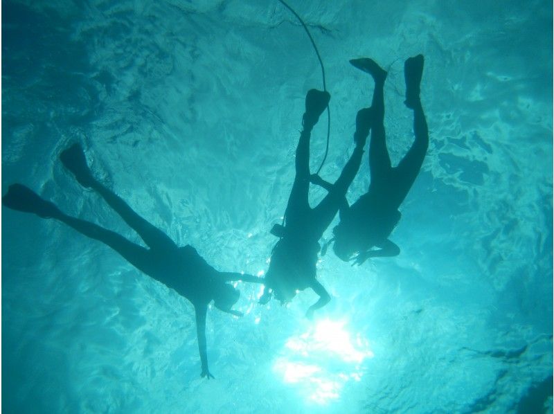 [冲绳石垣岛]蓝洞和美丽海浮潜体验！ 1小时的休闲课程！ [从1岁起可用]の紹介画像