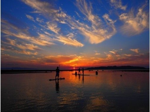 【沖縄・石垣島】サンセット＆ナイトSUP！海の上から眺める夕日は感動！【満天の星空】現地集合がお得！の画像