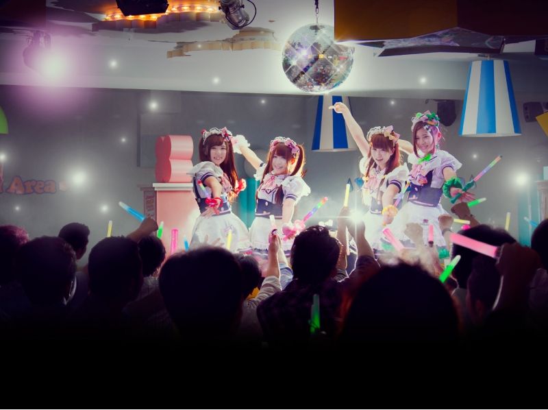 【東京・秋葉原】グループ最大級店舗!気軽なメイドカフェ体験〔メイド服体験orライブ体験付きプラン〕