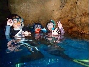 【北谷店】【プライベート】青の洞窟でサンセット・ビーチ・シュノーケリング♫ 水中写真プレゼントの画像