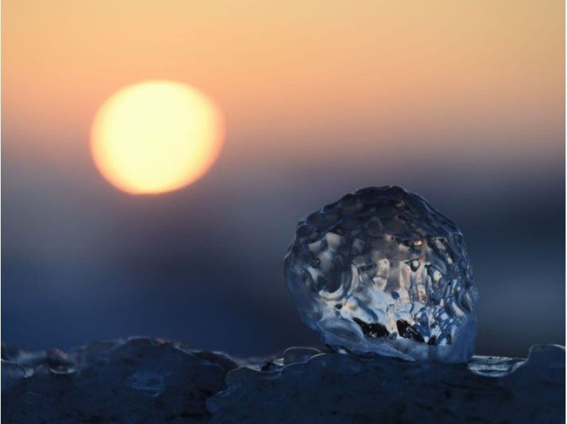【北海道・十勝】メディアで話題!朝日で輝く氷の宝石「ジュエリーアイス」早朝体験ツアー