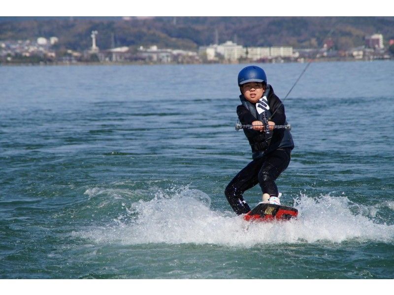 【滋賀・琵琶湖】春限定♪ みんなでウェイクボード体験！90分貸切　※４名様までOK！