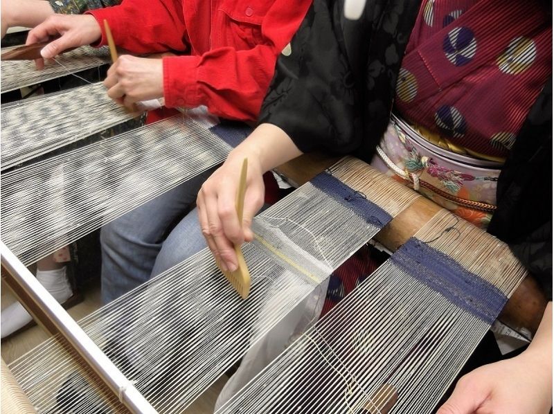 [Kyoto/ Kamigyo Ward] Making coasters with weaving (hand weaving)! "Nishijin nail sewn weaving" Traditional craftsmen and craftsmen carefully support!の紹介画像
