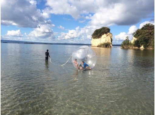 [Ishikawa/Noto] It's like a walk on the sea! Experience Aqua Ball & Aqua Roller! Participation is OK from 1 year old!の画像