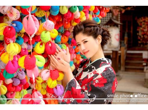 [Kyoto/ Higashiyama] Taken with kimono! Our most popular “Location Package Plan” includes hair and makeup!の画像