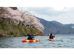 【滋賀・琵琶湖】湖岸沿いのソメイヨシノを眺める♪カヤック de お花見ツアー