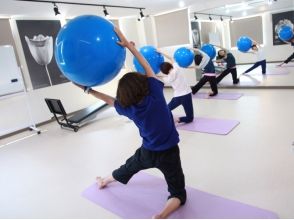 【Kumamoto · Kumamoto City】 Various usage methods. Experience balance ball exercise image